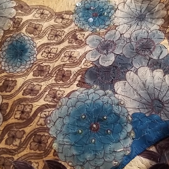 Analogy Rhinestone & Sequins Embellished Blue & White Floral Top Size: M - Picture 5 of 8